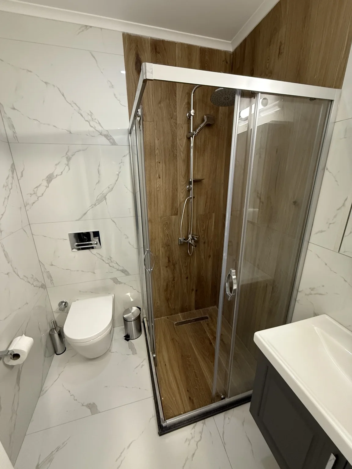 Modernes Badezimmer